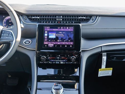 New 2025 Jeep Grand Cherokee Altitude image 14