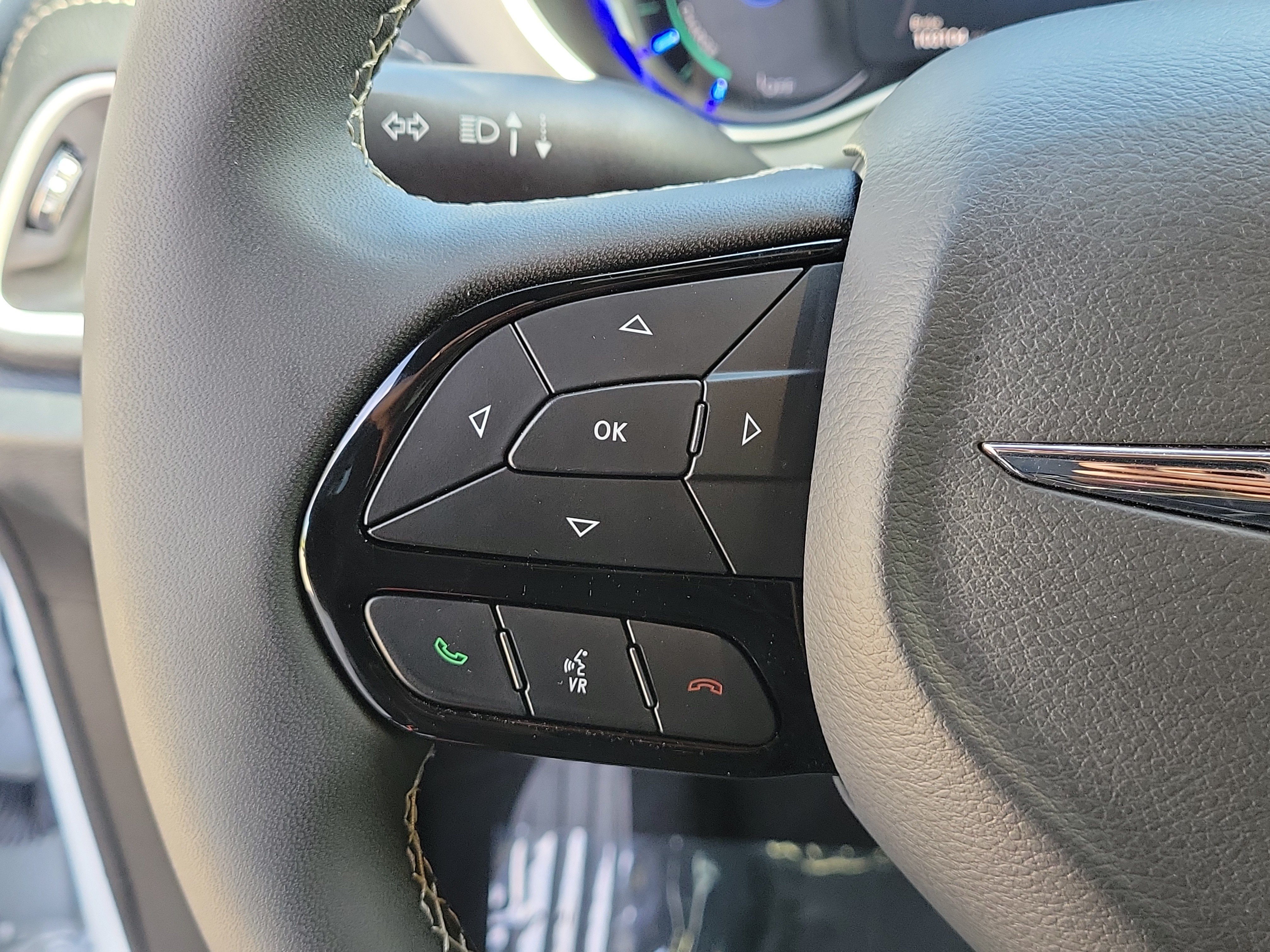 Used 2024 Chrysler Pacifica Limited FWD image 18
