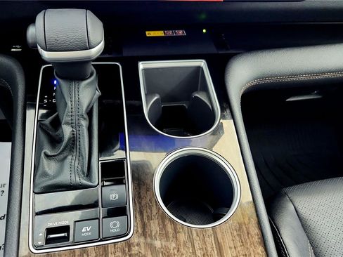 Used 2026 Toyota Sienna Platinum image 31