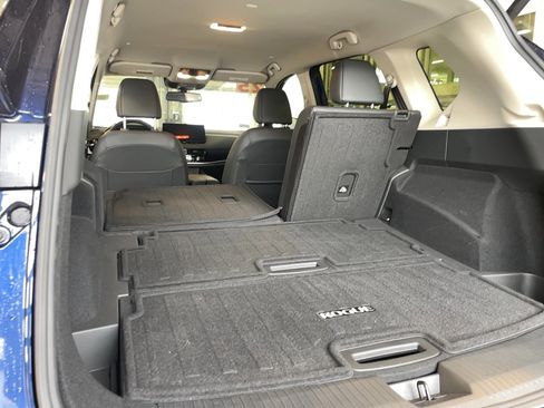 Used 2025 Nissan Rogue SL image 22