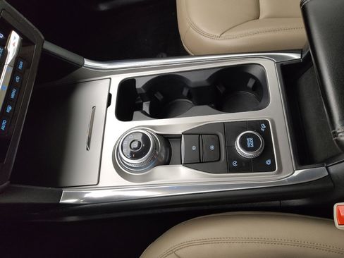 Used 2020 Ford Explorer XLT w/ Equipment Group 202A image 26