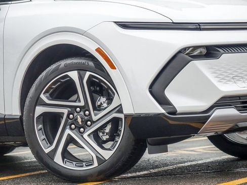 New 2026 Chevrolet Equinox EV LT w/ Convenience Package II FWD image 4