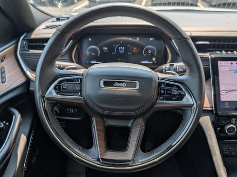 Used 2022 Jeep Grand Cherokee Summit w/ Luxury Tech Group V AWD/4WD image 20