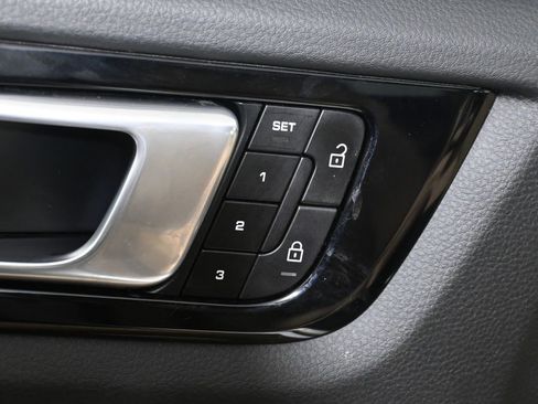 Used 2022 Porsche Cayenne Platinum Edition AWD/4WD image 33
