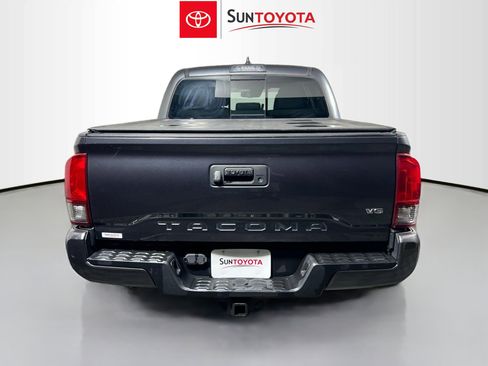 Used 2022 Toyota Tacoma SR5 w/ Technology Package image 5