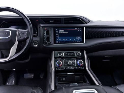 Used 2023 GMC Yukon XL Denali AWD/4WD image 11