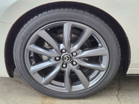 Used 2019 MAZDA MAZDA3 Hatchback w/ Preferred Package image 5