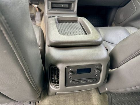Used 2004 GMC Sierra 2500 SLT w/ Heavy-Duty Power Package AWD/4WD image 19