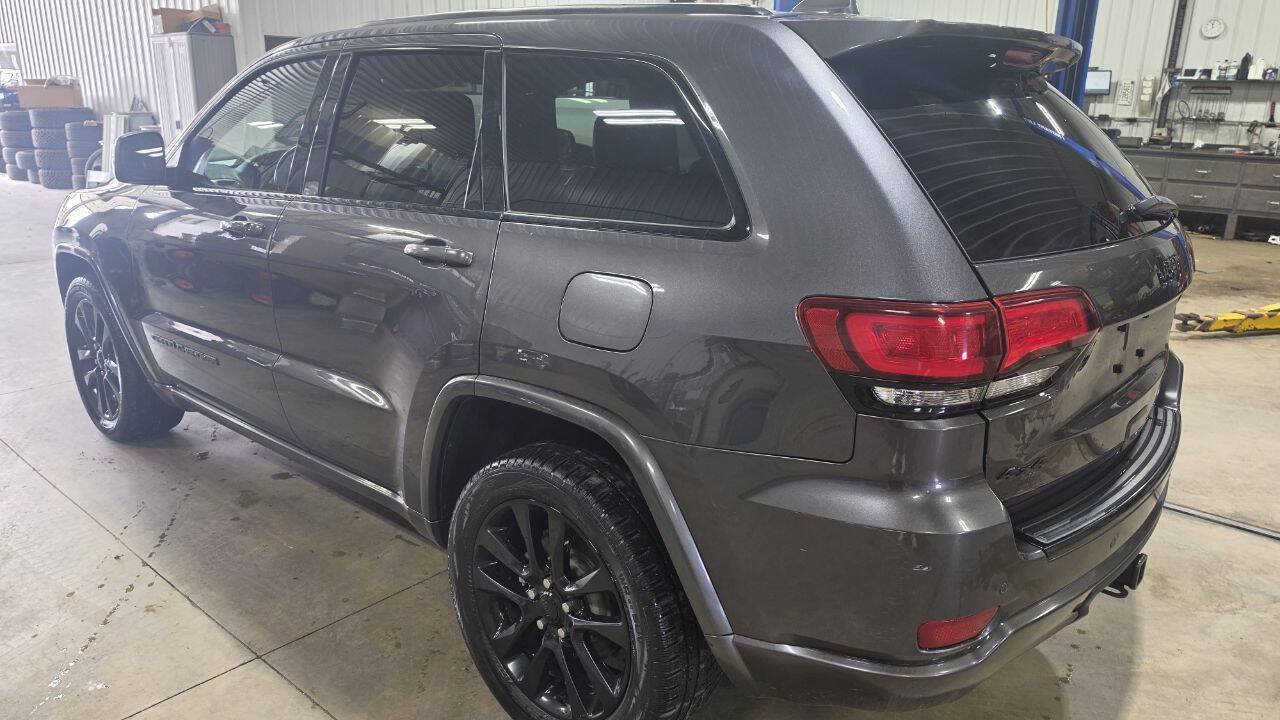 Used 2018 Jeep Grand Cherokee Altitude AWD/4WD image 6