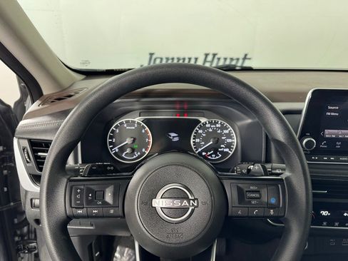 Used 2023 Nissan Rogue SV image 21