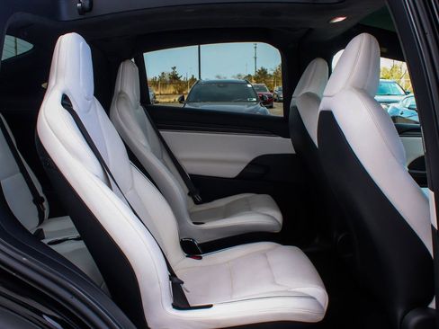 Used 2022 Tesla Model X Plaid image 35