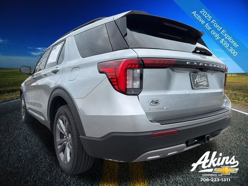 Used 2025 Ford Explorer Active w/ Active Comfort Package image 10