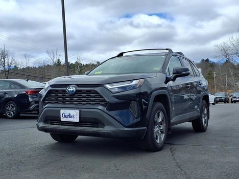 Used 2022 Toyota RAV4 XLE image 1