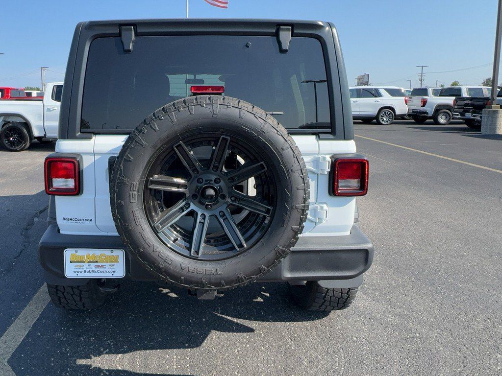 Used 2018 Jeep Wrangler Unlimited Sport S AWD/4WD image 4