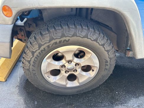 Used 2011 Jeep Wrangler Unlimited Sport image 3