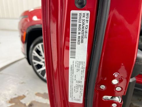 Used 2025 Jeep Wagoneer S Limited AWD/4WD image 28