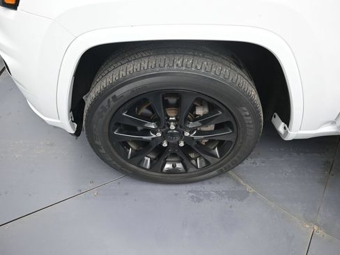 Used 2020 Jeep Grand Cherokee Altitude AWD/4WD image 38