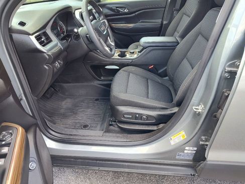 Used 2023 GMC Acadia SLE w/ Driver Convenience Package image 11