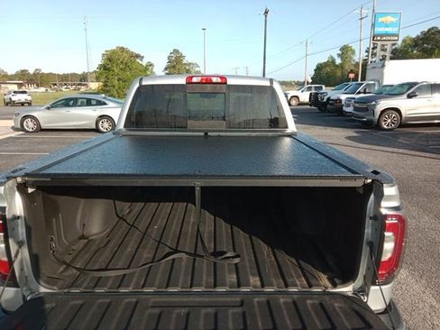 Used 2018 GMC Sierra 1500 SLT image 12