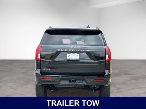 Used 2025 Ford Expedition Active AWD/4WD image 4