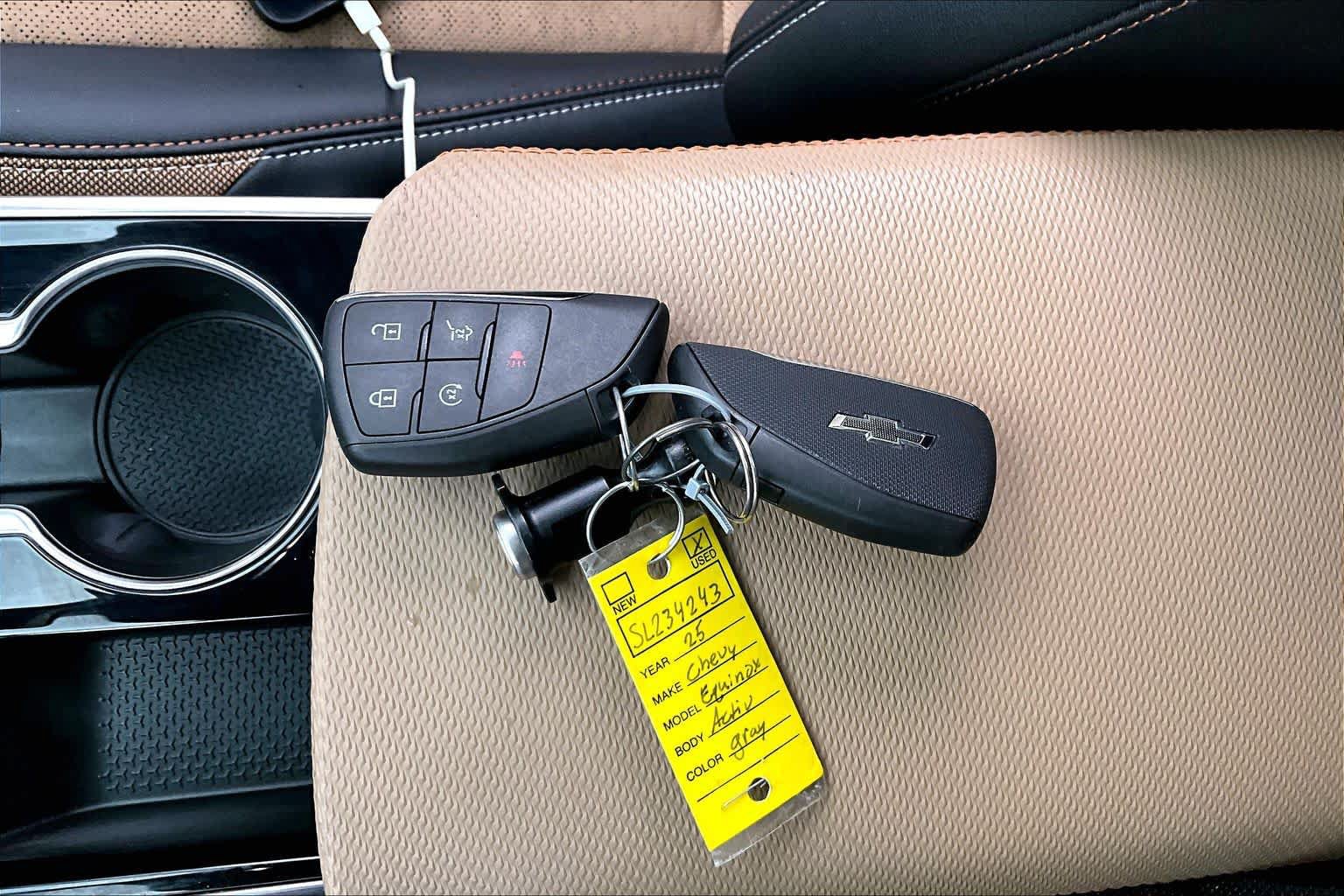 Used 2025 Chevrolet Equinox ACTIV w/ Safety and Technology Package FWD image 15
