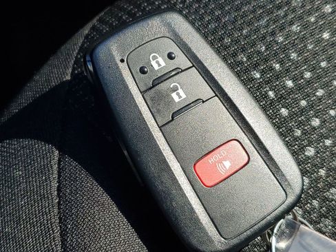 Used 2022 Toyota Prius LE image 36