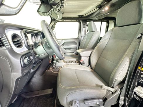 Used 2025 Jeep Gladiator Sport image 19