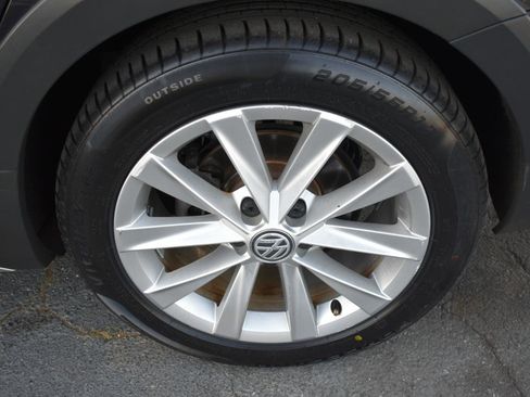 Used 2017 Volkswagen Golf Alltrack S image 24