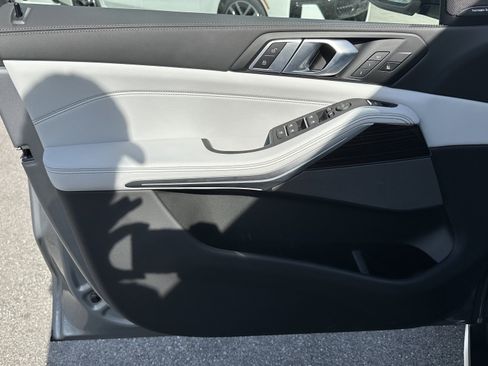 Used 2026 BMW X5 xDrive40i image 16