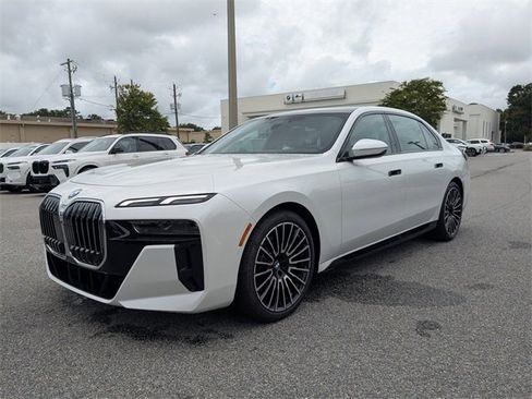 New 2025 BMW 740i image 9