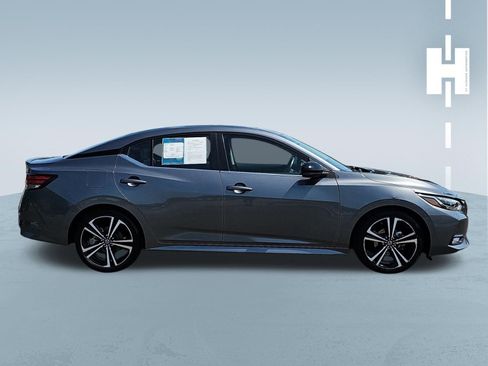 Used 2022 Nissan Sentra SR w/ SR Premium Package FWD image 3