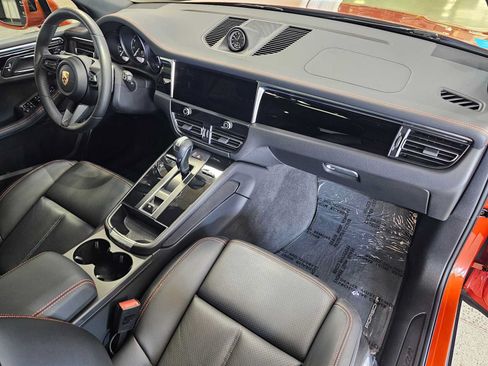 Used 2023 Porsche Macan AWD/4WD image 11