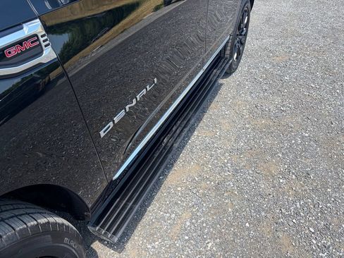 Used 2025 GMC Yukon Denali w/ Sun & Power Step Package AWD/4WD image 15