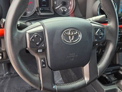 Used 2017 Toyota Tacoma TRD Off-Road AWD/4WD image 16