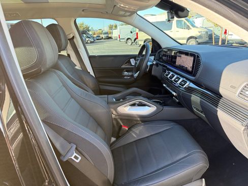 Used 2024 Mercedes-Benz GLS 580 4MATIC image 19