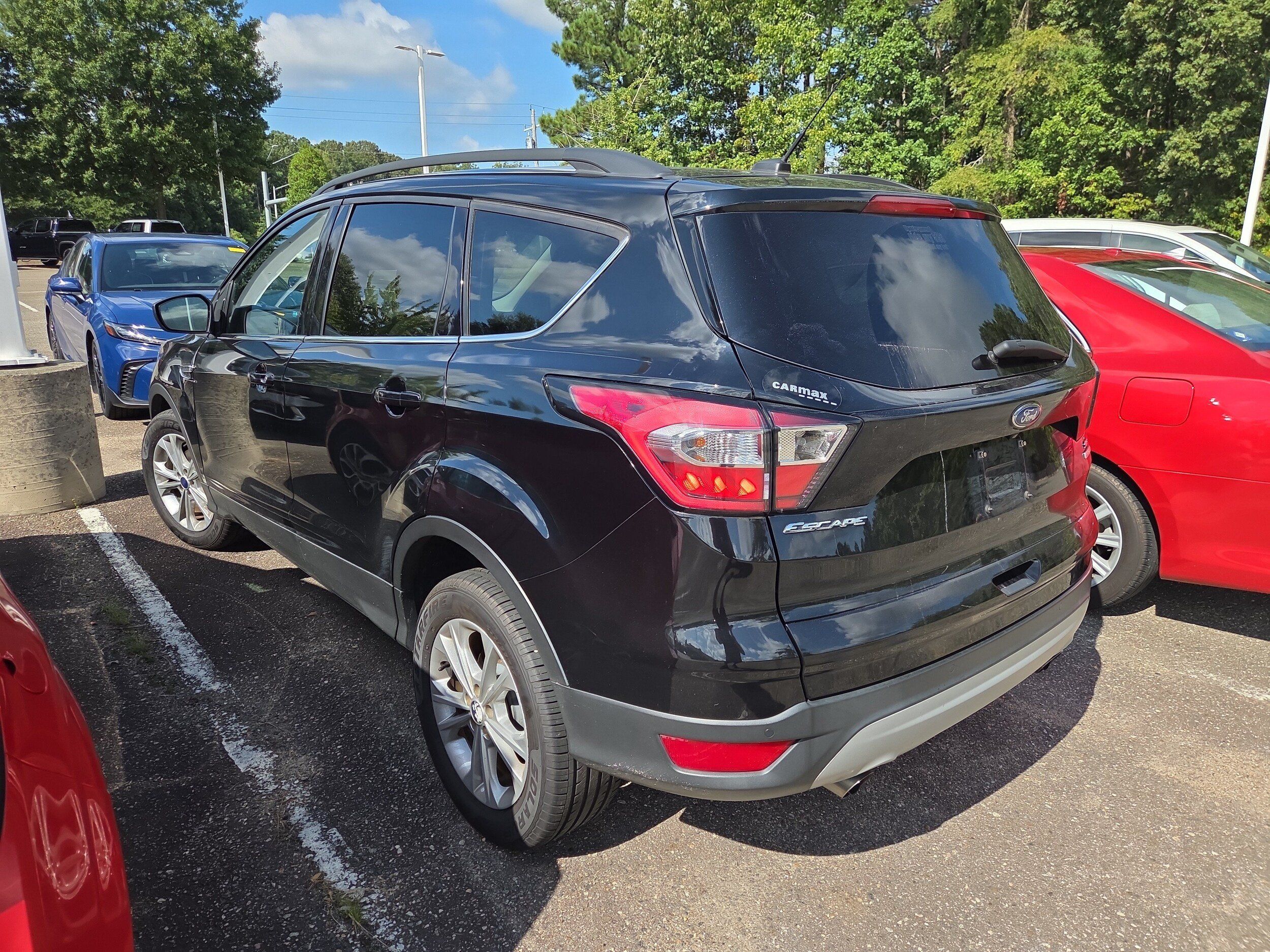 Used 2017 Ford Escape SE w/ SE Leather Comfort Package FWD image 5
