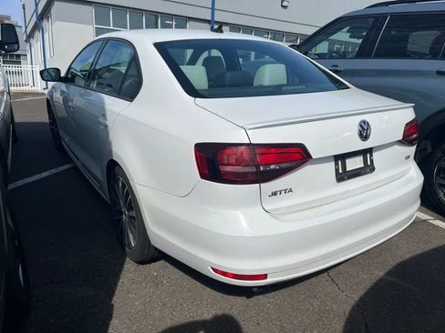Used 2016 Volkswagen Jetta Sport FWD image 3