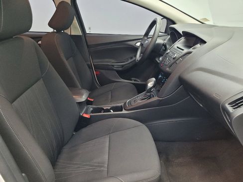 Used 2017 Ford Focus SE FWD image 21