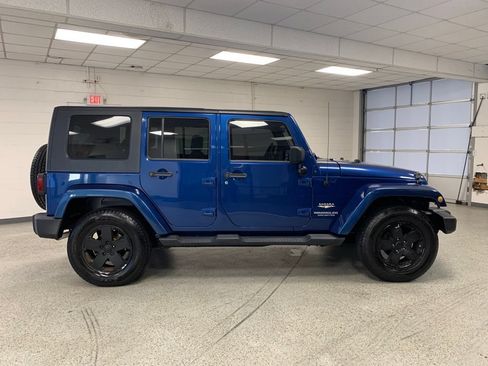 Used 2009 Jeep Wrangler Unlimited Sahara AWD/4WD image 7
