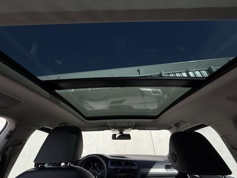 Used 2021 Volkswagen Tiguan SE w/ Panoramic Sunroof Package image 7