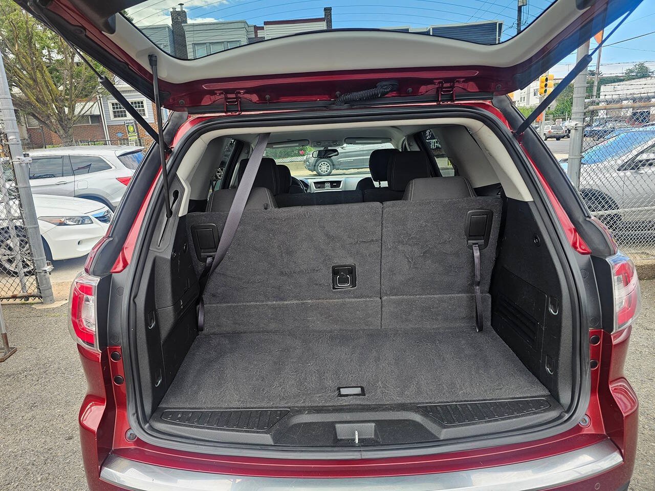 Used 2015 GMC Acadia SLE AWD/4WD image 6