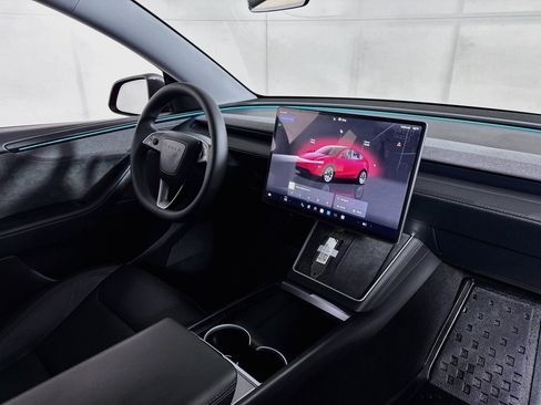 Used 2026 Tesla Model Y AWD image 28