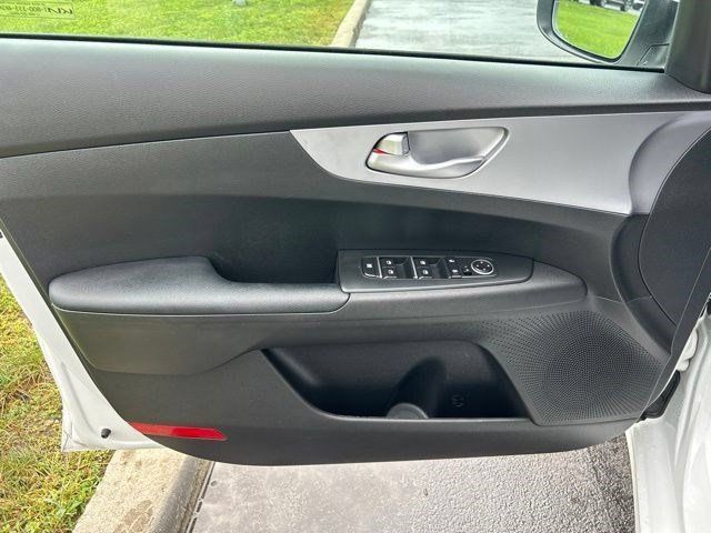 Used 2023 Kia Forte LXS FWD image 11