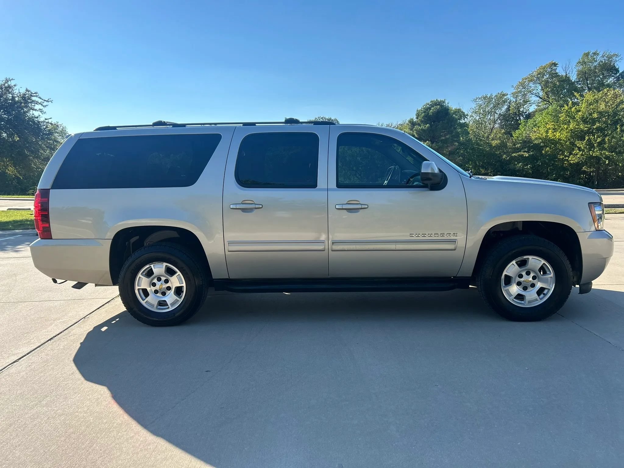 Used 2013 Chevrolet Suburban LS w/ Convenience Package 1 RWD image 5