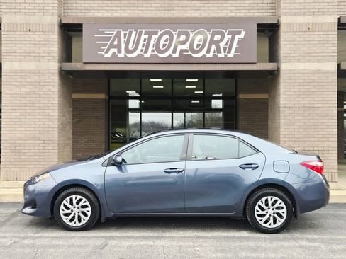 Used 2017 Toyota Corolla LE image 5