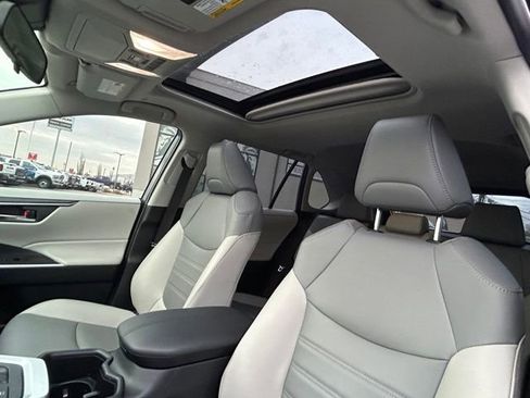 Used 2023 Toyota RAV4 XLE Premium image 23