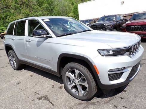 New 2025 Jeep Grand Cherokee Limited image 9