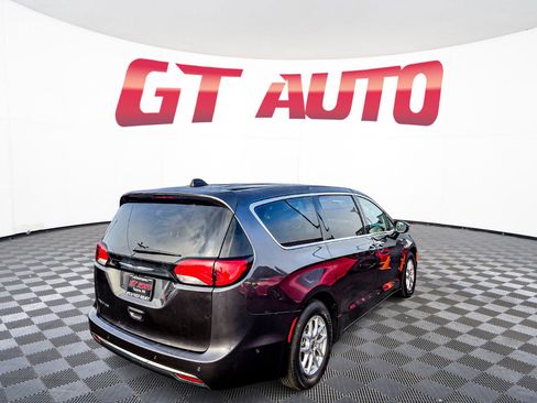 Used 2022 Chrysler Voyager LX image 7