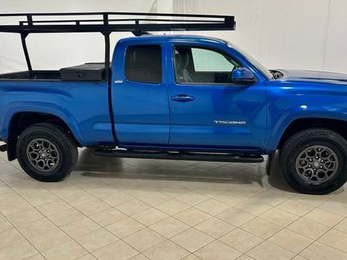 Used 2018 Toyota Tacoma SR5 AWD/4WD image 6