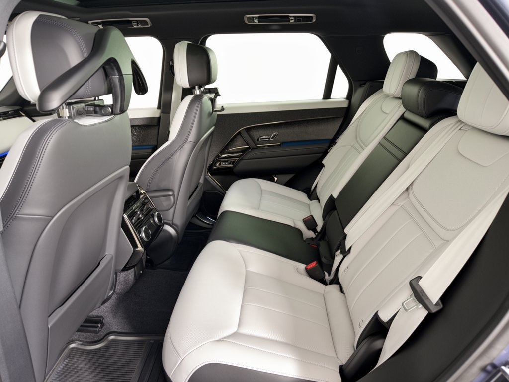 New 2027 Land Rover Range Rover Sport Dynamic SE AWD/4WD image 25